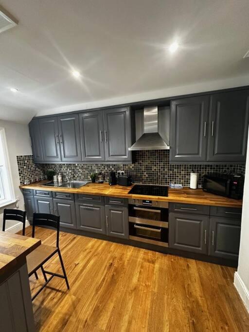 High Wycombe Centre- 2 Bed Flat Διαμέρισμα Εξωτερικό φωτογραφία