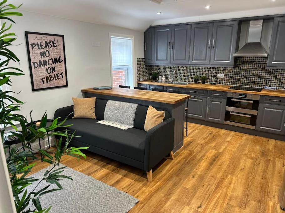High Wycombe Centre- 2 Bed Flat Διαμέρισμα Εξωτερικό φωτογραφία
